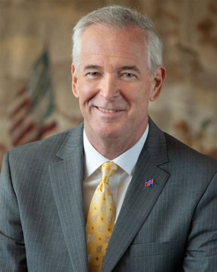 
Frank B. Holding Jr Height, Weight, Net Worth, Age, Birthday, Wikipedia, Who, Instagram, Biography 