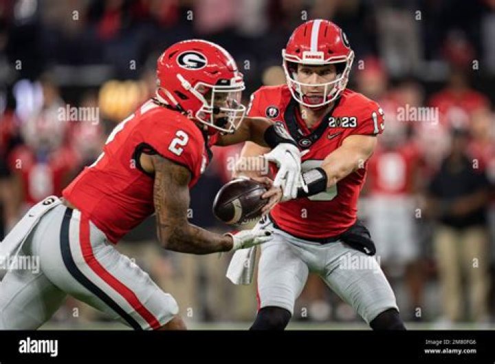 
Georgia Bulldogs Quarterback Stetson Bennett Grew Up In A Big Family With Four Siblings 