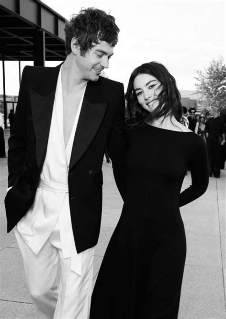 Gracie Abrams Boyfriend Hayes Bradley Is A Certified DJ