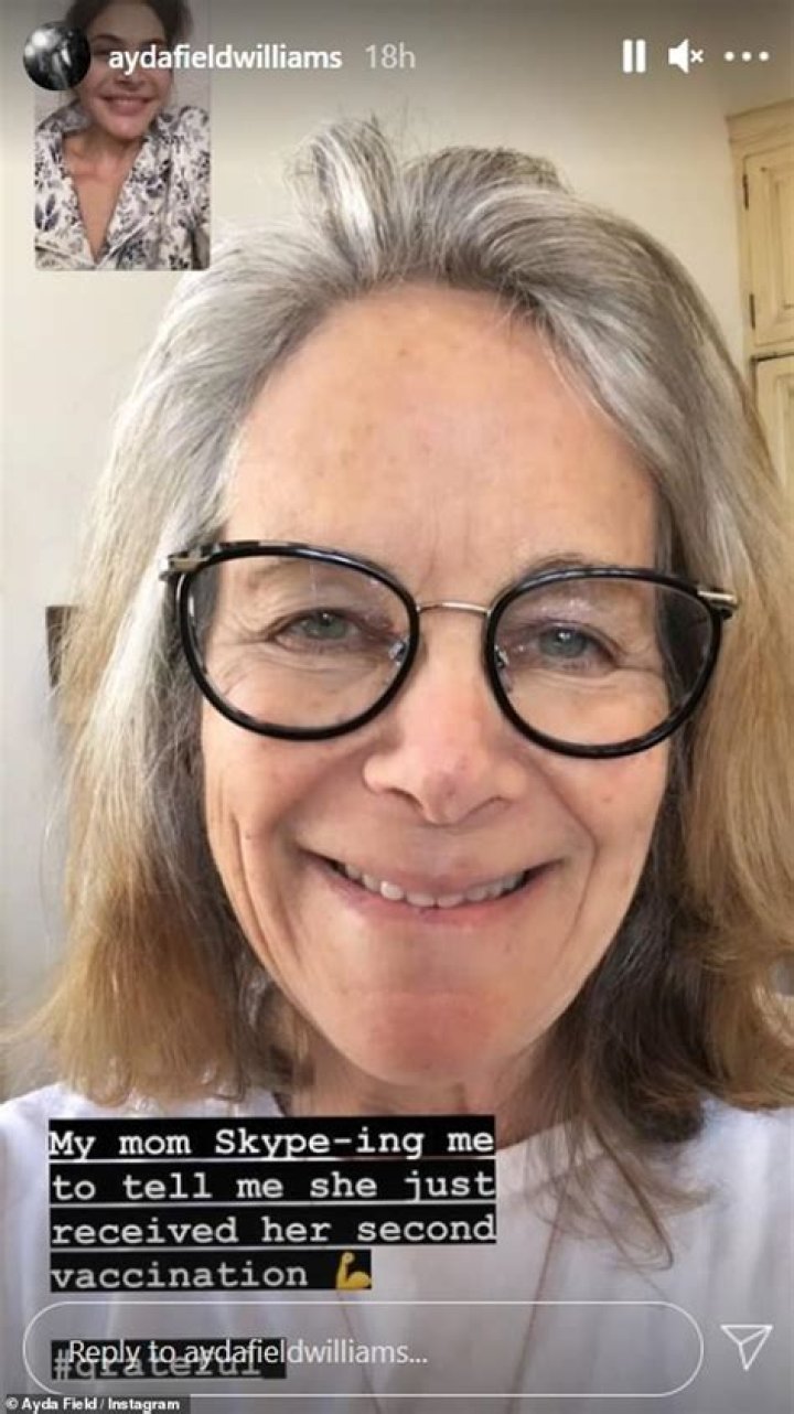 
Gwen Field, Ayda Field’s Mother Is A Film Producer – Her Photos Now 