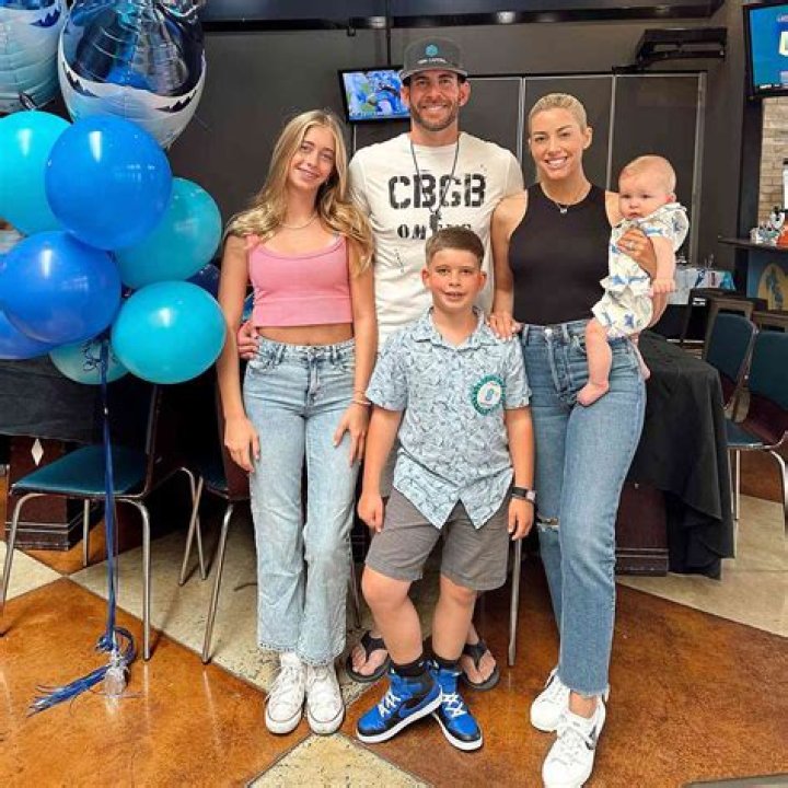 
Heather Rae El Moussa Gets ‘Flutters’ Over New Ultrasound Of Baby Boy 