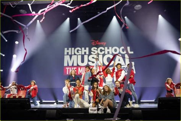
‘High School Musical’ Cast Members Reunite at Dream It Conventions in Paris 