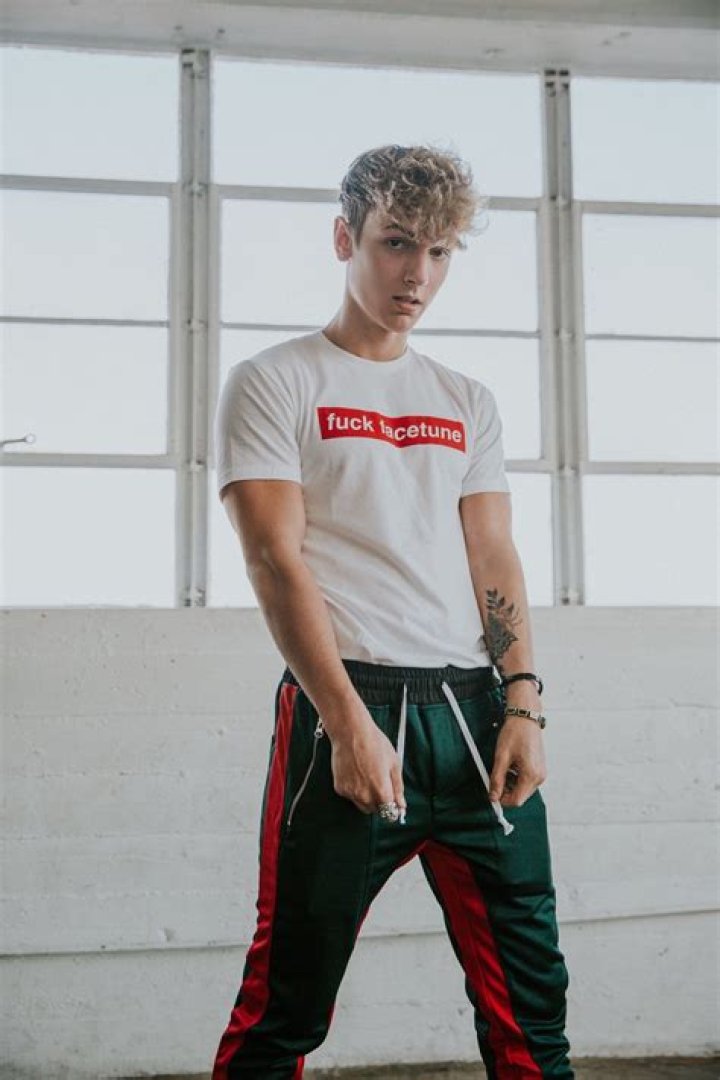 
How old is Bryce Hall? Wiki Biography, age, dating, net worth. Is he gay? 