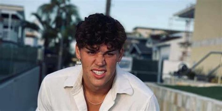 
How old is Noah Beck? Age, Height, Net Worth, Girlfriend, Parents 