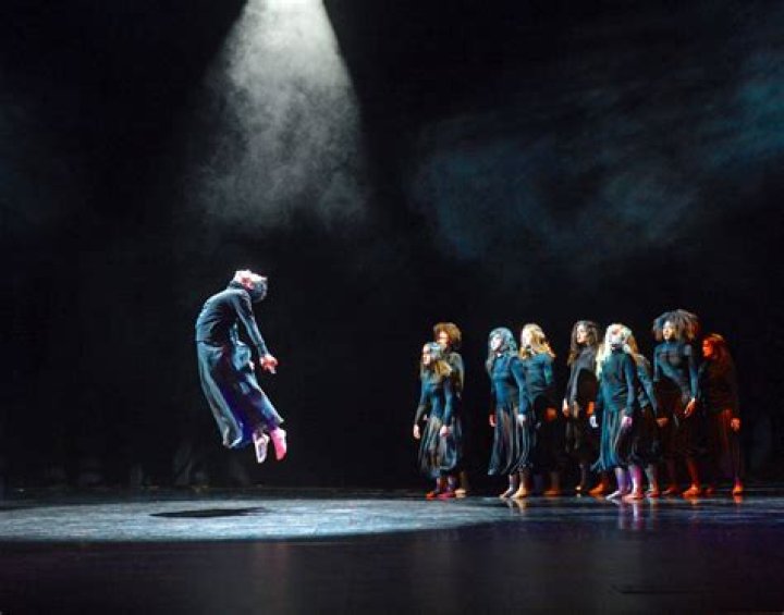 
How old is Victoria Jameson? The Bachelor season 27 suitress has a degree in dance performance 