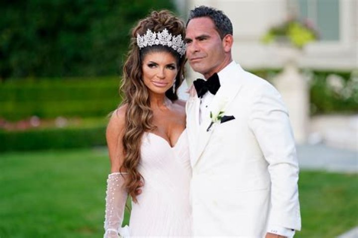 
“I just wasn’t surprised”: RHONJ star Dolores Catania dishes on wedding feud between Teresa Giudice and Melissa Gorga 