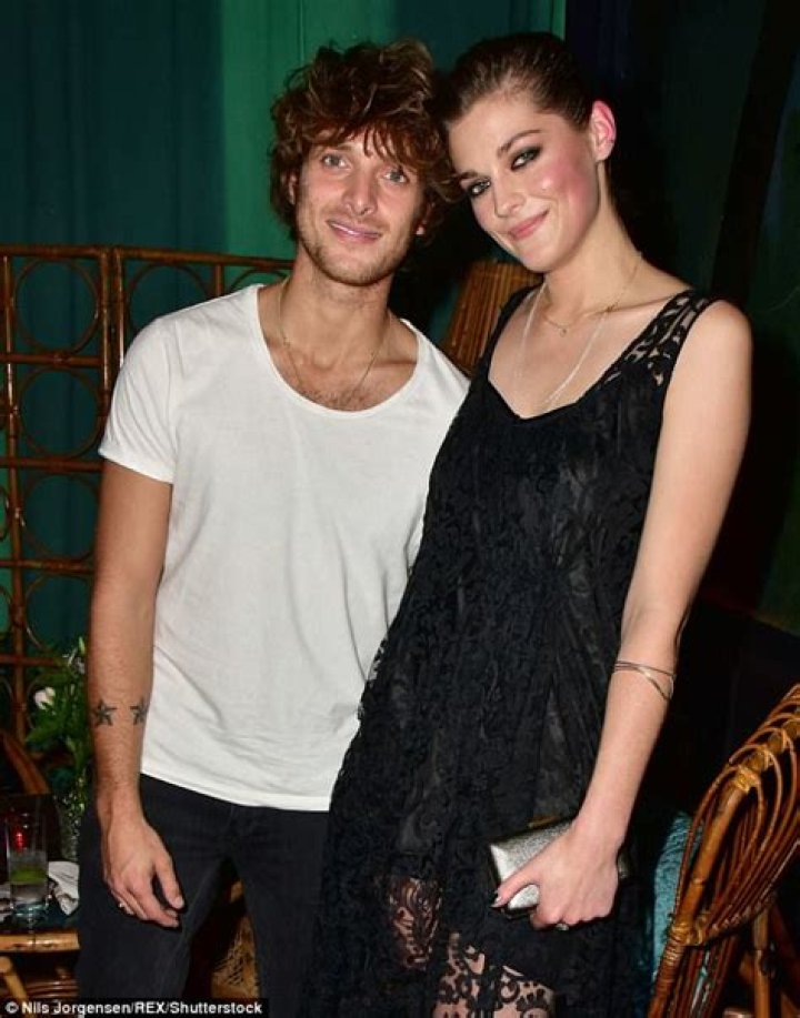 In 2022, who will be Paolo Nutini’s girlfriend? Is Amber Anderson and the singer engaged?