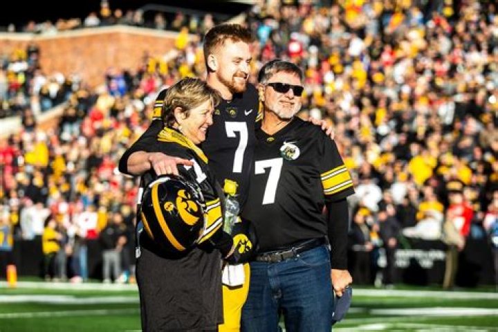 
Iowa Hawkeyes: Who Are Sarah And Adam Petras? Spencer Petras Parents Age Gap And Family 