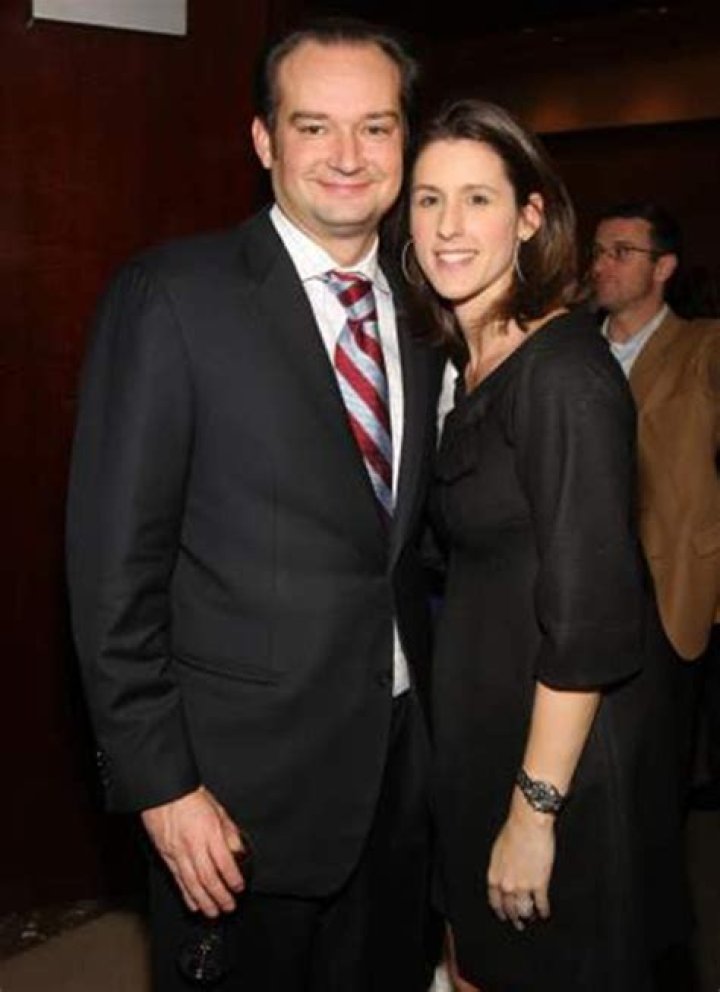 
Is Allison Gollust Still Married? Allison Gollust Husband, Age, Net Worth, Date Of Birth, And More 