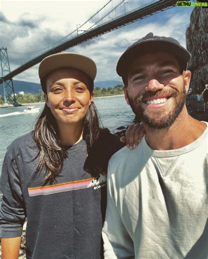 Is Austin Stowell Gay? Girlfriend Or Boyfriend – Keep Breathing Actor Sexuality