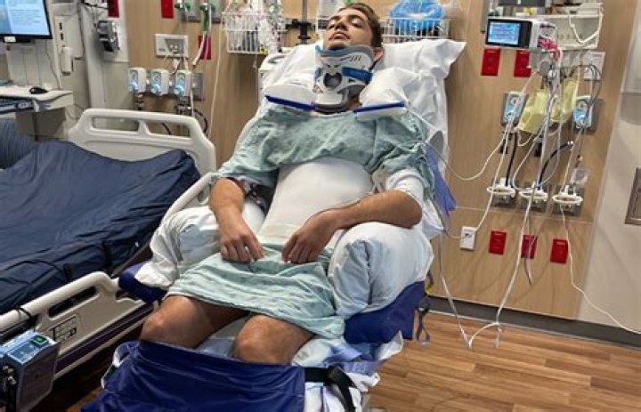 
Is Hailey Bieber Vaccinated? Hospitalized Due To COVID Related Brain Condition, What Happened? 