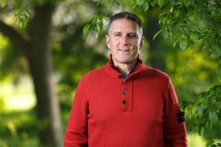 
Is Iolo Williams Married? Iolo Williams Wife, Bio, Net Worth, Age, and Family 