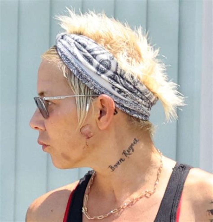 
Is Kim Scott Gay? Age, Height, Net Worth 