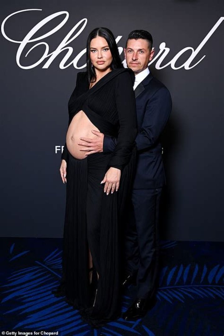 Is Lauren Przybyl Pregnant With Third Child In 2022? Fox 4 News Anchor’s Husband & Children Details