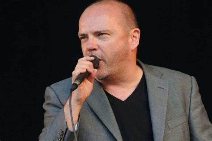 
Is Pat Kane Married to Wife? Or Dating a Girlfriend? 