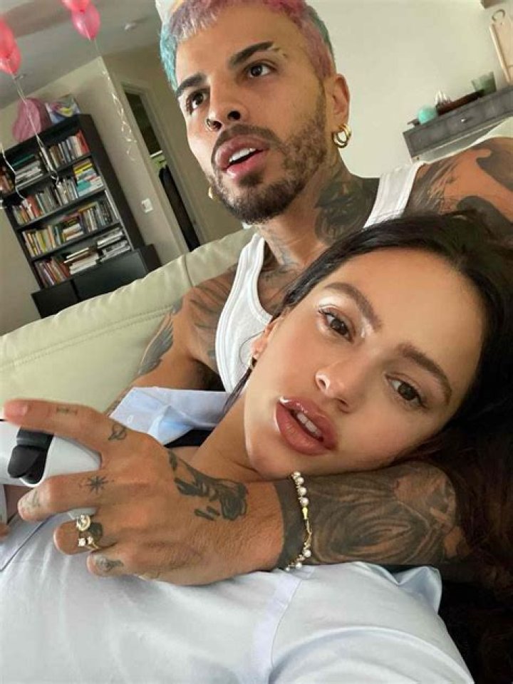 
Is Rauw Alejandro Still Dating Rosalia? Fans Are Speculating About His Gender Discussion 