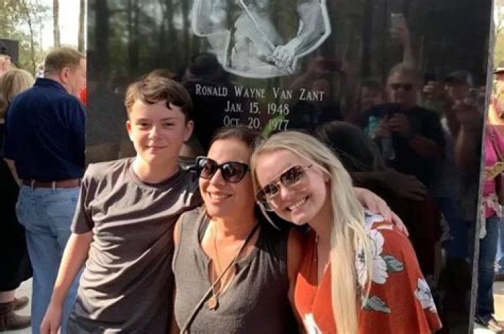 
Is Tammy Van Zant Dead? Ronnie Van Zant Daughter Suspected Death – What Happened? 