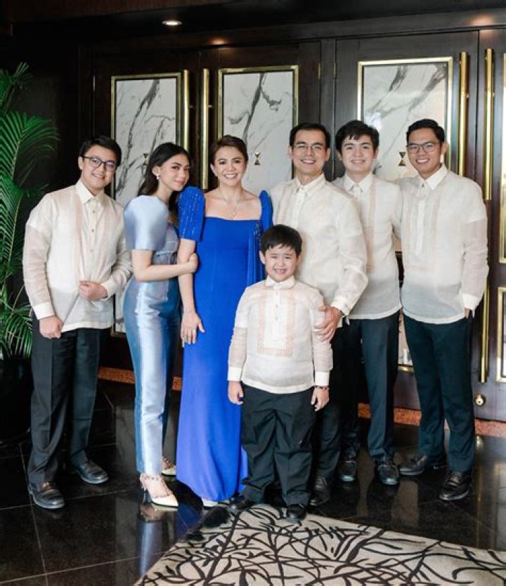 
Isko Moreno has been Married to Wife Dynee Domagoso since 2000 