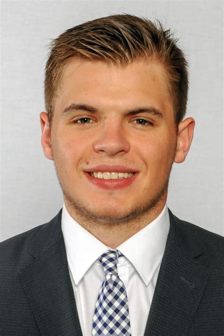 
Jake Evans Height, Weight, Net Worth, Age, Birthday, Wikipedia, Who, Nationality, Biography 