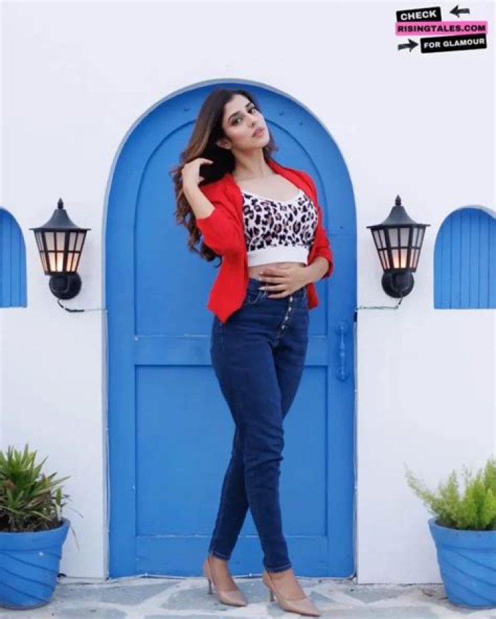 Jasmin Bajwa Height, Weight, Net Worth, Age, Birthday, Wikipedia, Who, Instagram, Biography