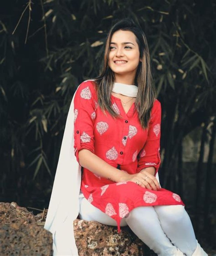 Jasmine Rath Height, Weight, Net Worth, Age, Birthday, Wikipedia, Who, Instagram, Biography