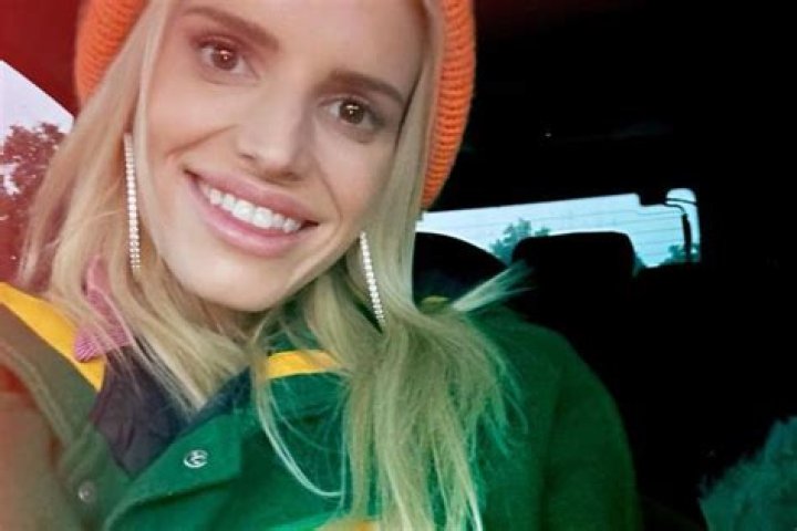 
Jessica Simpson Has a Throwback Style Moment in Her 8th Grade Cheerleading Varsity Jacket 