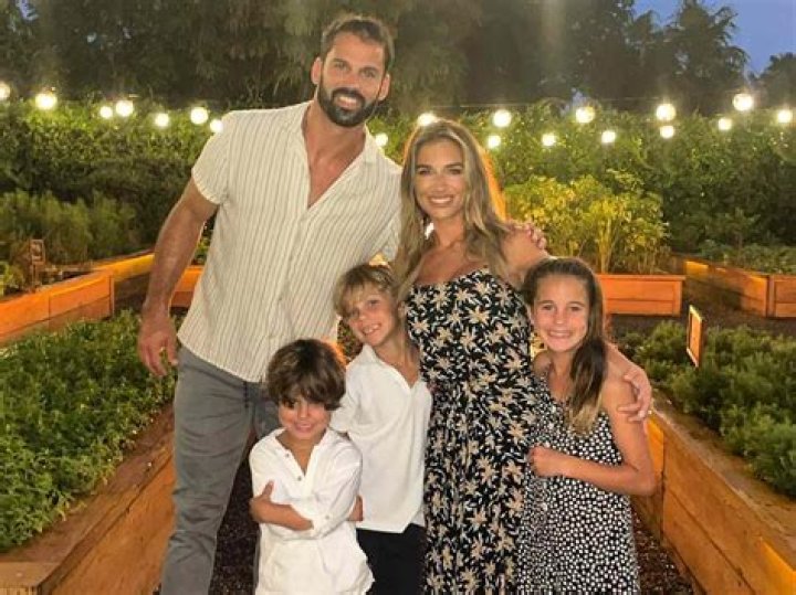 
Jessie James Decker Addresses Accusations of ‘Photoshopping Abs’ on Her Children in Photos 