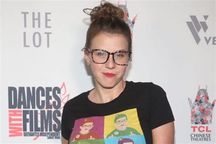 
Jodie Sweetin Says Sharing Struggles with Addiction Helps Demystify the Disease 