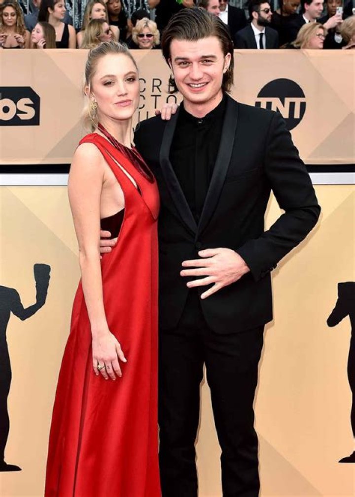 Joe Keery Baby With Maika Monroe – Is He A Dad Yet? Gay Rumors Debunked