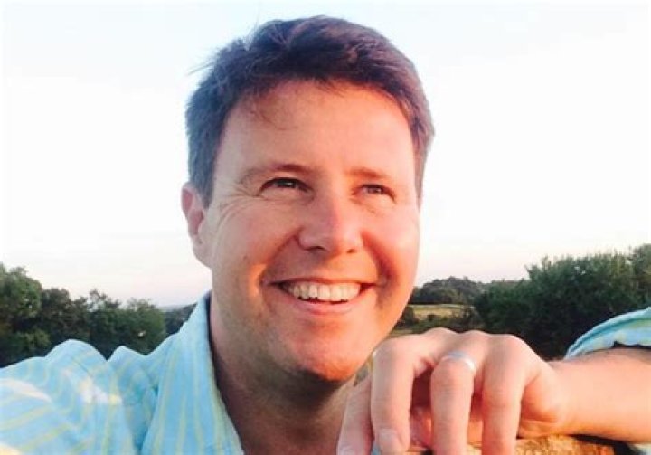 
Jon Kay Height, Weight, Net Worth, Age, Birthday, Wikipedia, Who, Nationality, Biography 