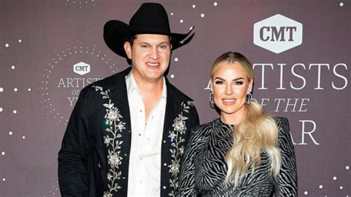
Jon Pardi And Wife Summer Are Expecting First Child 