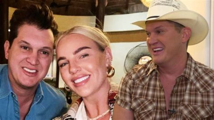 
Jon Pardi Shares the Best Part of Newlywed Life And Touring With Wife Summer 