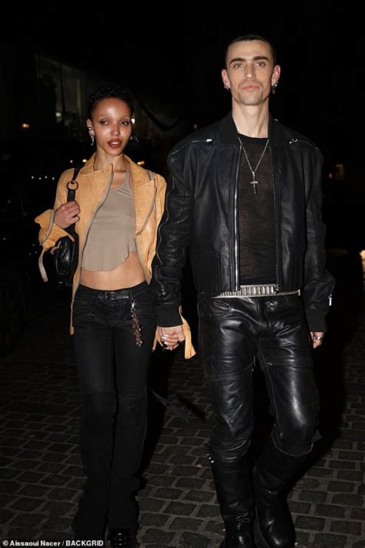 
Jordan Hemingway, FKA Twigs Boyfriend: Reveals on Instagram 