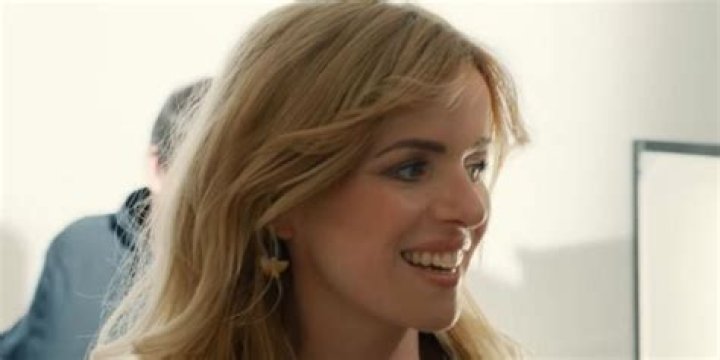 
Josje Huisman Boyfriend: Who Is She Dating? Family And Net Worth 