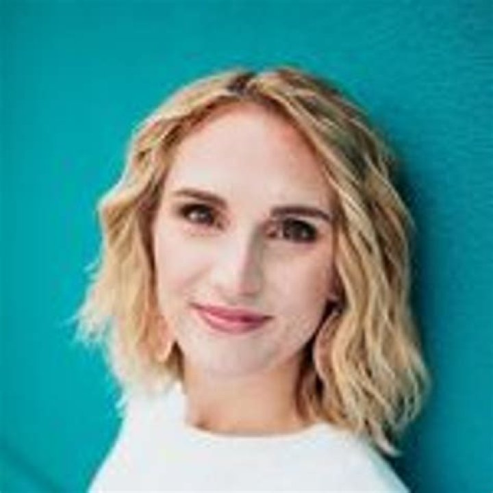 
Julie Deru Height, Weight, Net Worth, Age, Birthday, Wikipedia, Who, Nationality, Biography 