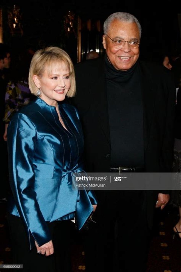 Julienne Marie Height, Weight, Net Worth, Age, Birthday, Wikipedia, Who, Instagram, Biography