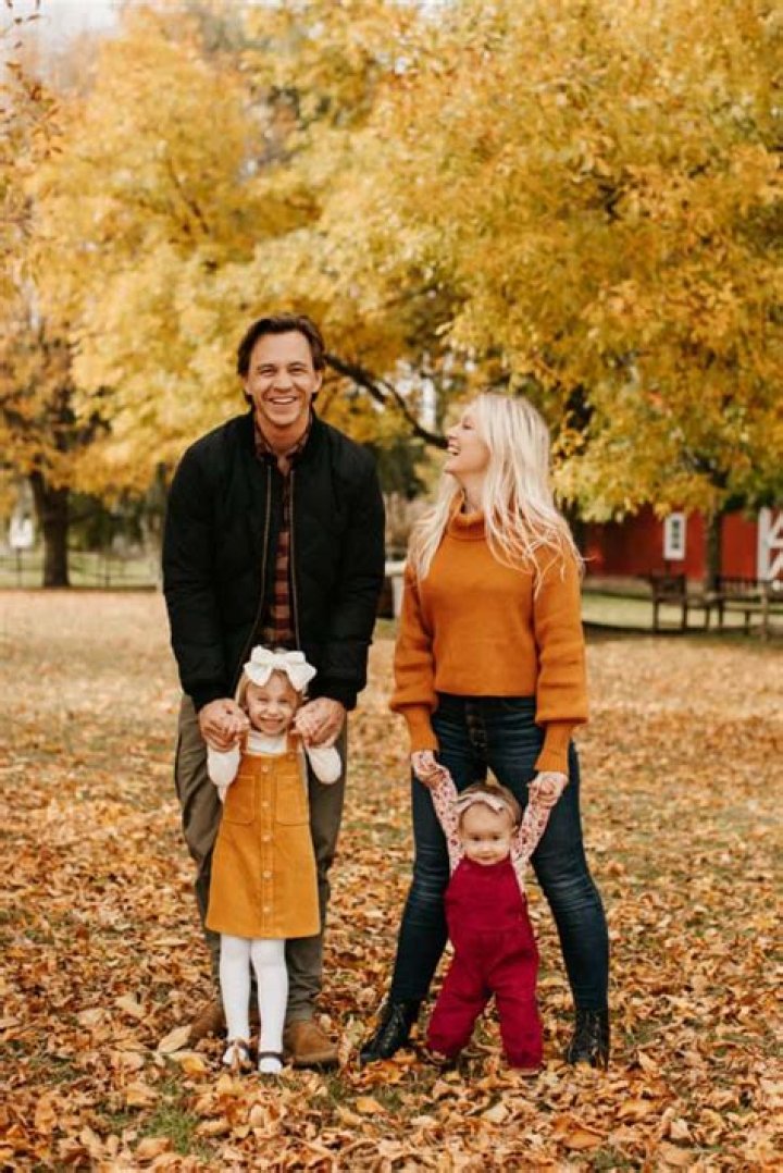 Justin Flom is Married to Wife: Jocelynn Flom. Kids: Haven, Holiday