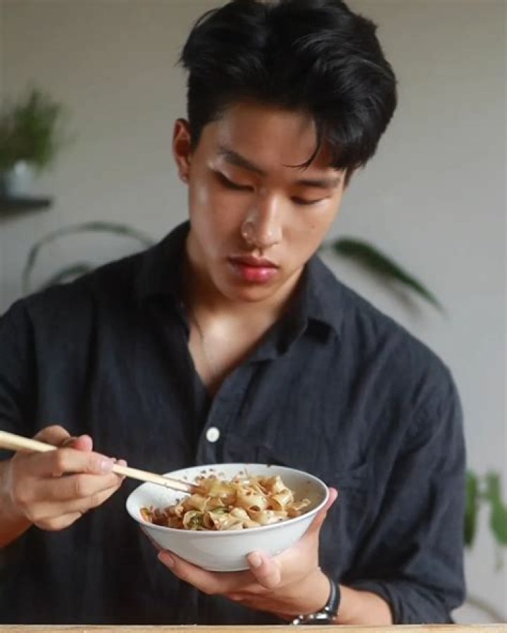 Kenny Song Height, Weight, Net Worth, Age, Birthday, Wikipedia, Who, Nationality, Biography