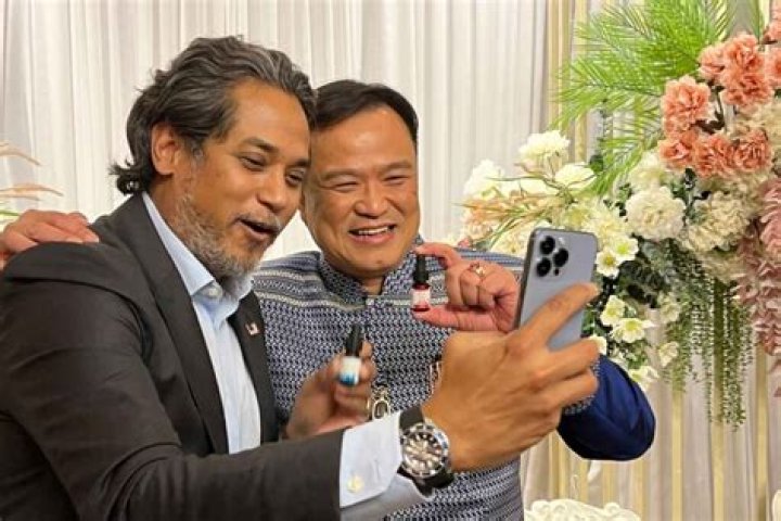 Khairy Jamaluddin Height, Weight, Net Worth, Age, Birthday, Wikipedia, Who, Instagram, Biography