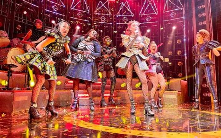 
Lea Michele Steps Away from Broadway’s ‘Funny Girl’ for A Week Due to Unfortunate COVID Diagnosis! 