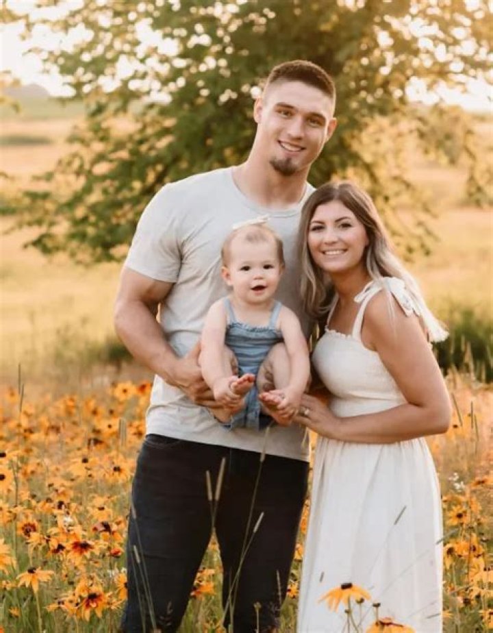 Leo Chenal Height, Weight, Net Worth, Age, Birthday, Wikipedia, Who, Nationality, Biography