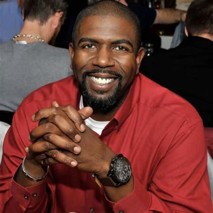 Louis Whitlow Height, Weight, Net Worth, Age, Birthday, Wikipedia, Who, Nationality, Biography