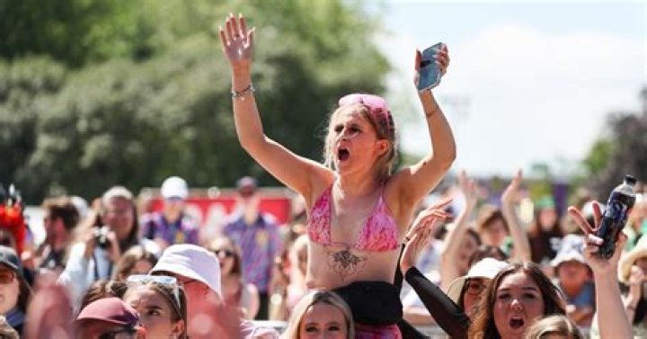 
Man Digs up Liquor at Music Festival He Buried Weeks Beforehand to Avoid Price Gouging 