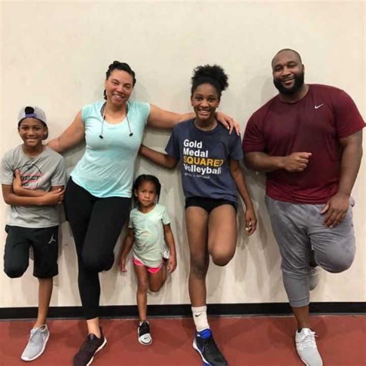 Marcus Spears is Married to Wife: Aiysha Smith. Kids.