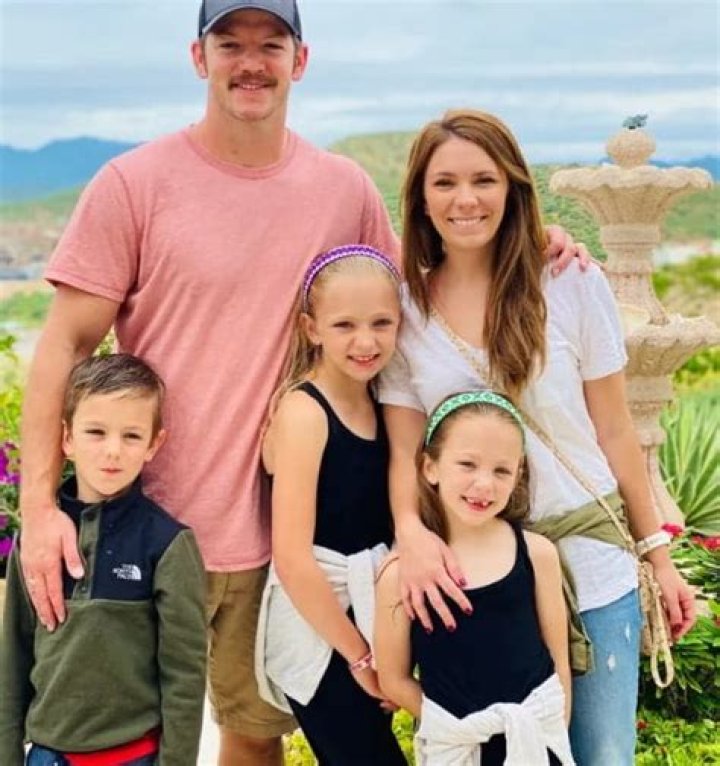 
Matt Carriker is Married to Wife: Meredith Atkinson. Kids: Lincoln, Adalyn, Annie. 