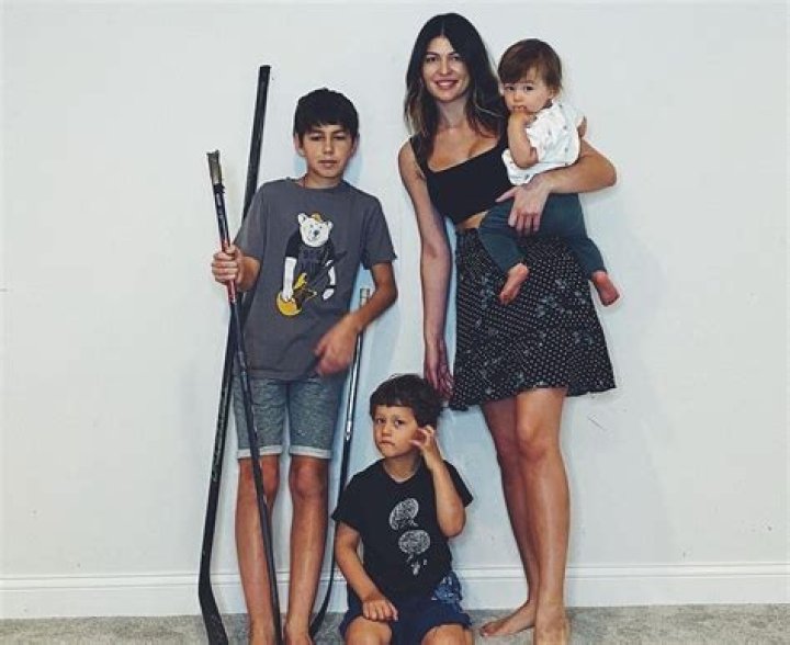 
Meet Sam Steel Parents Larry And Sharon, Siblings And Girlfriend 