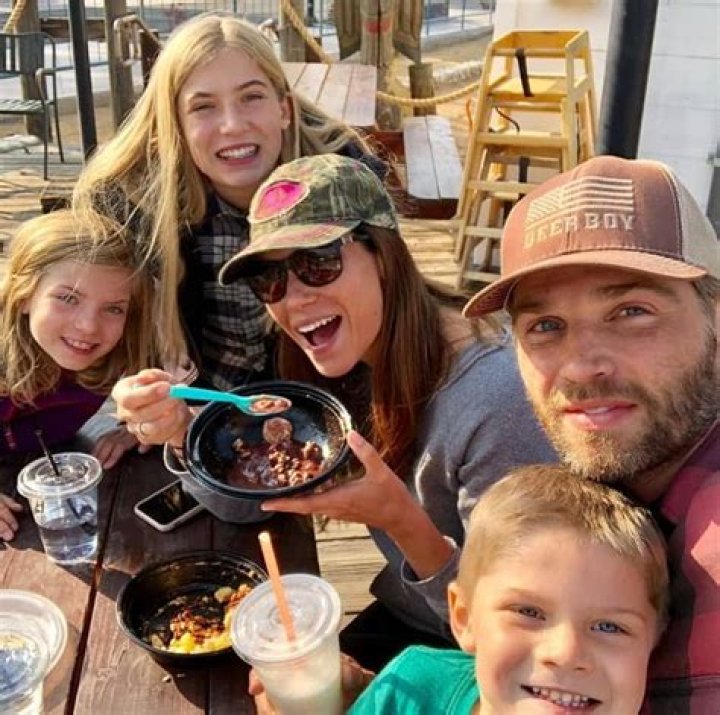 Mike Vogel is Married to Wife: Courtney Vogel. Kids.