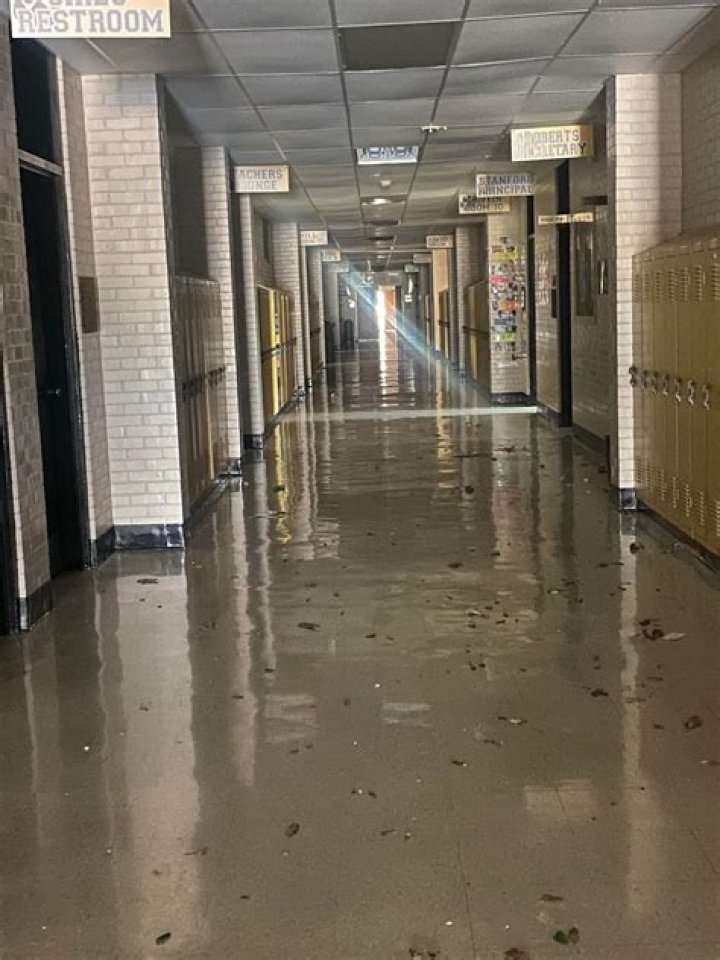 
Mississippi’s Amory High School looks haunted amid tornado, as debris flies in hallway, ceiling collapses: Watch 