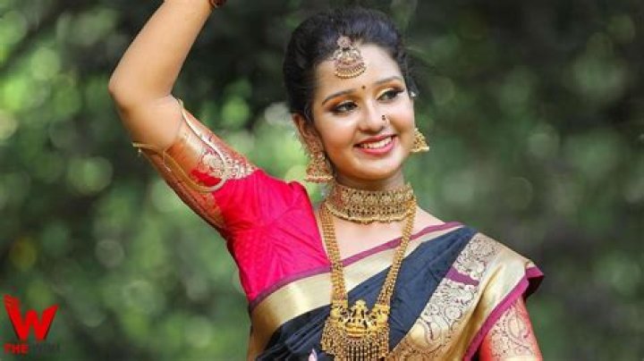 Mouna Guddemane Height, Weight, Net Worth, Age, Birthday, Wikipedia, Who, Nationality, Biography