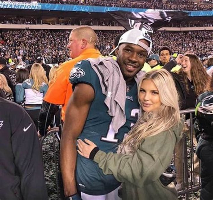 
Nelson Agholor is not Married to Wife. Dating a Girlfriend: Viviana Volpicelli 